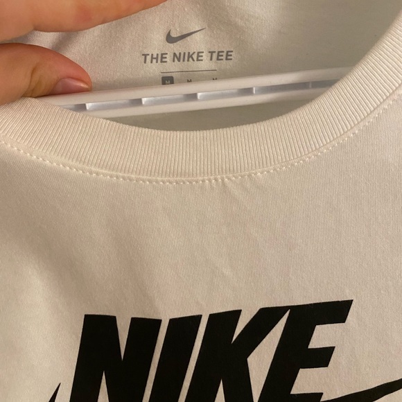 Nike T-shirt - Picture 2 of 3